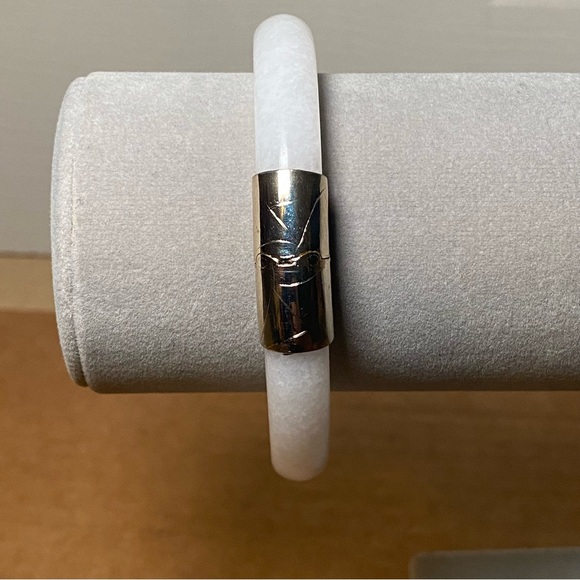 Vintage White Peking Glass Gold Tone Bracelet - Picture 9 of 10